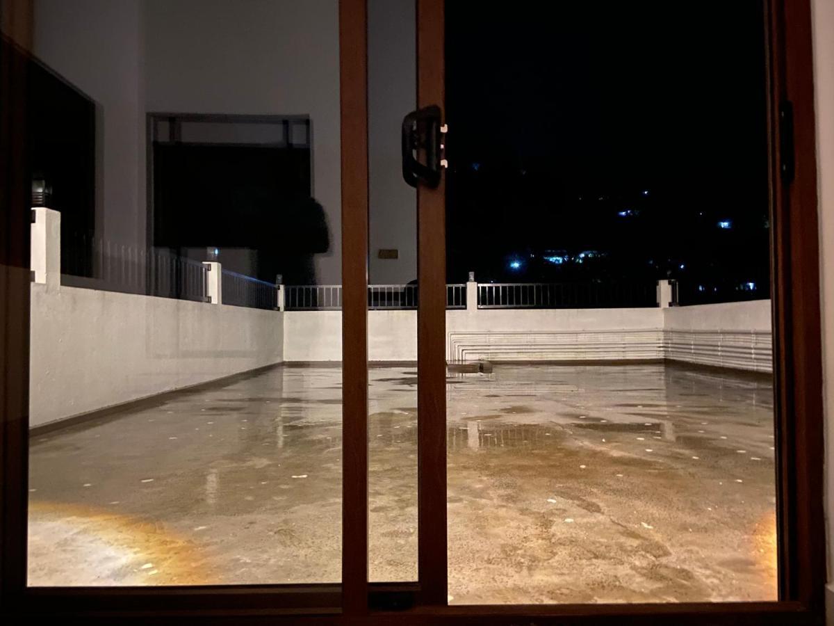 Aurelia Inn แคนดี้ ภายนอก รูปภาพ