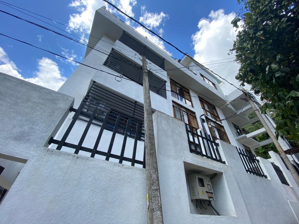 Aurelia Inn แคนดี้ ภายนอก รูปภาพ